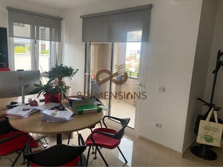 Jepet me Qera Ambjent Zyre tek Myslym Shyri