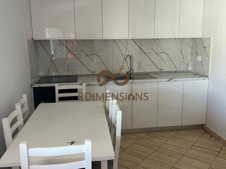 Jepet me qera kati I trete I nje vile private , ne rrugen Besim Cera tek Liqeni i Paskuqanit