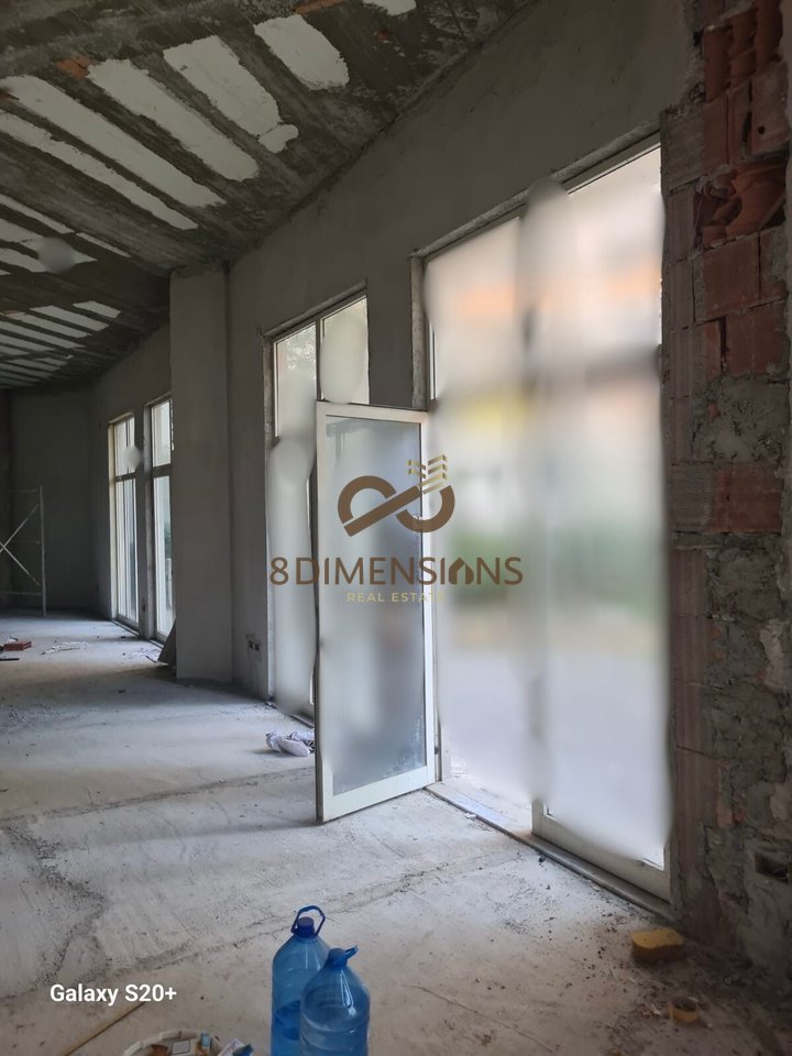 Spazio Commerciale in Vendita – Lago Asciutto