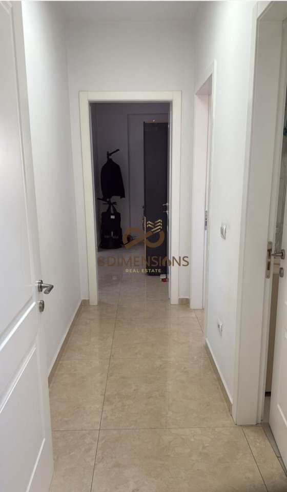 Jepet me Qera Ambjent Zyre tek Myslym Shyri