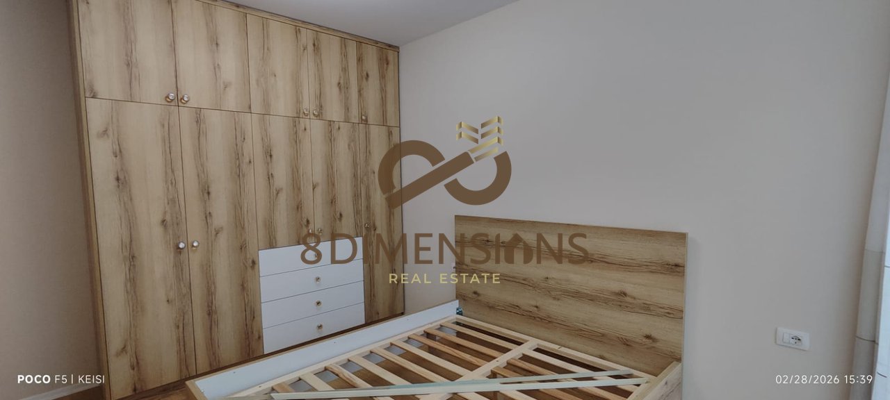 Jepet me qera Apartament  1+1 tek ish stacioni i trenit