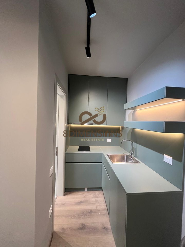 Shiten 3 Garsoniere tek ish Stacioni Trenit