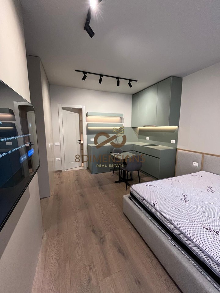 Shiten 3 Garsoniere tek ish Stacioni Trenit