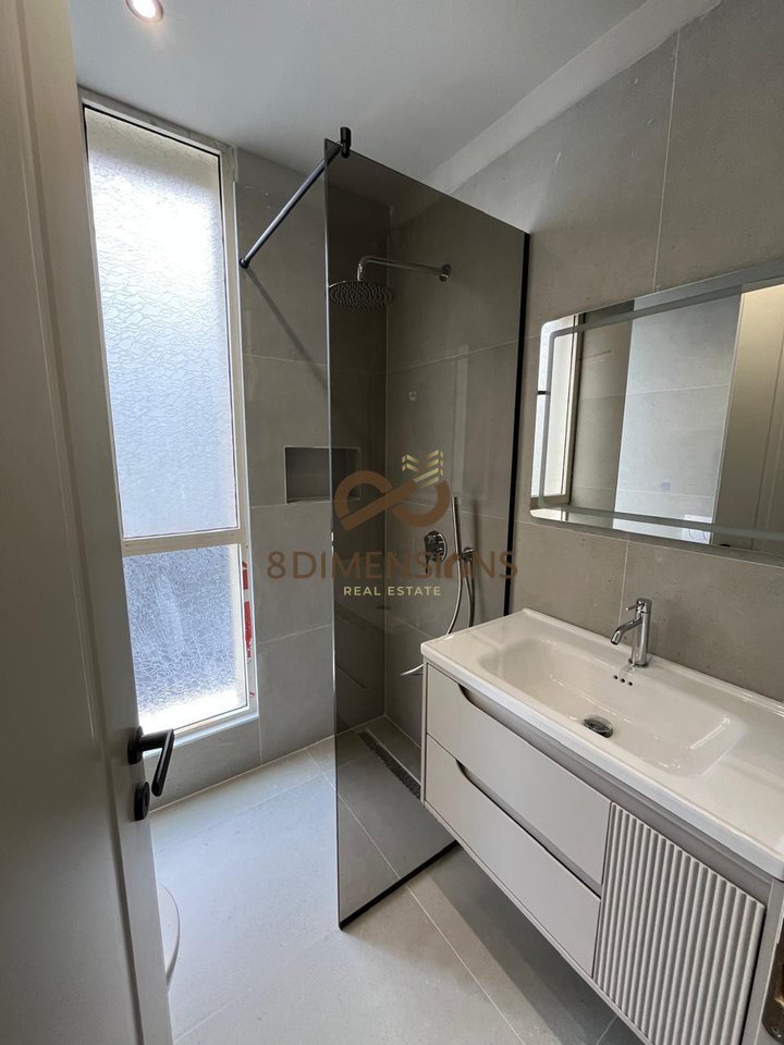 Shiten 3 Garsoniere tek ish Stacioni Trenit