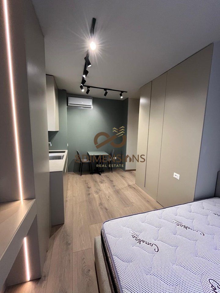 Shiten 3 Garsoniere tek ish Stacioni Trenit