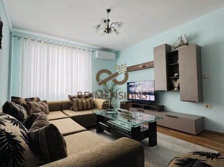 Jepet me qera Apartament 1+1prane Stadiumit Dinamo