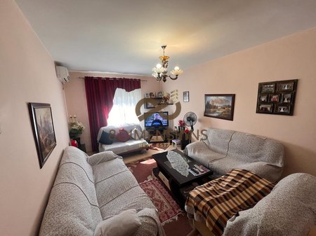 Vendesi in vendita 3+1 vicino alla strada Myslym Shyri, vicino all'incrocio con Vasil Shanto.