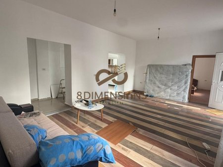 Shtepi private me qera afer Qendres,tek shkolla Lidhja e Prizrenit (D826A-4)