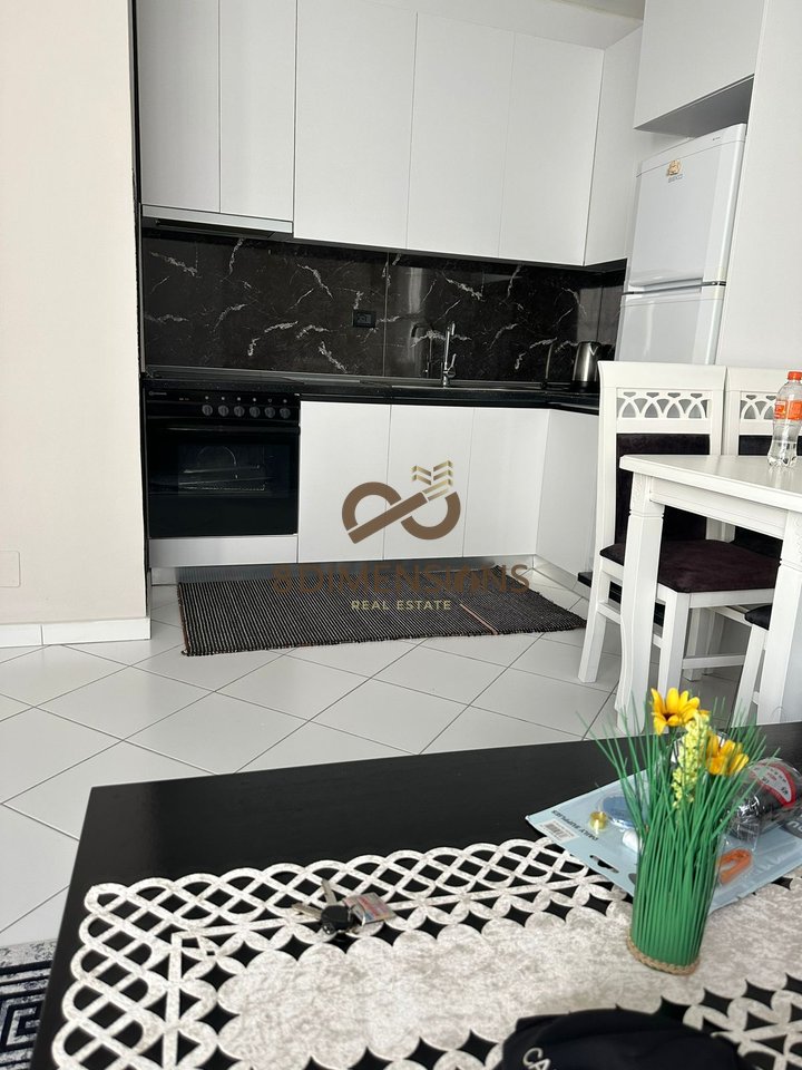 Jepet me qera Apartament 1+1 tek rruga Teodor Keko, prane Bar Artistit