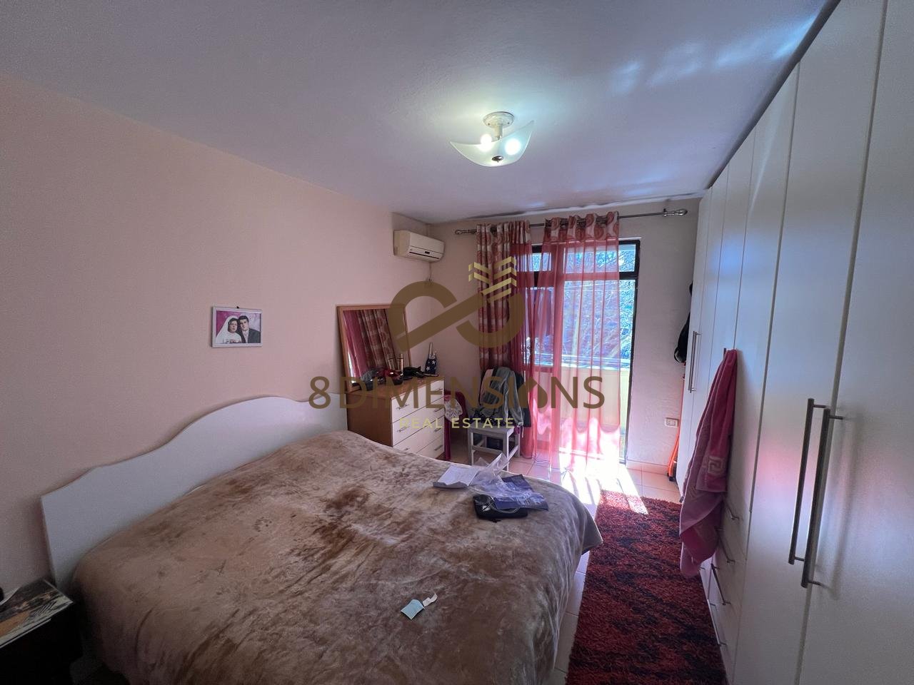 Vendesi in vendita 3+1 vicino alla strada Myslym Shyri, vicino all'incrocio con Vasil Shanto.