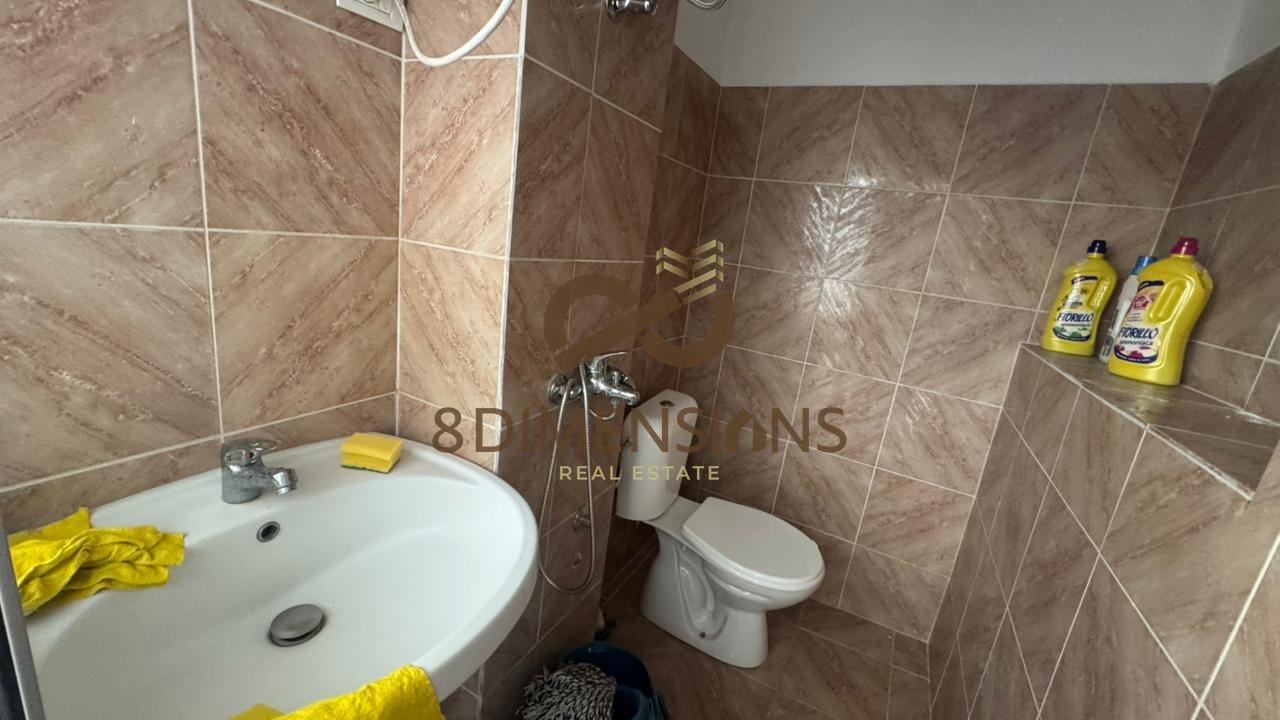 Shtepi private me qera afer Qendres,tek shkolla Lidhja e Prizrenit (D826A-4)