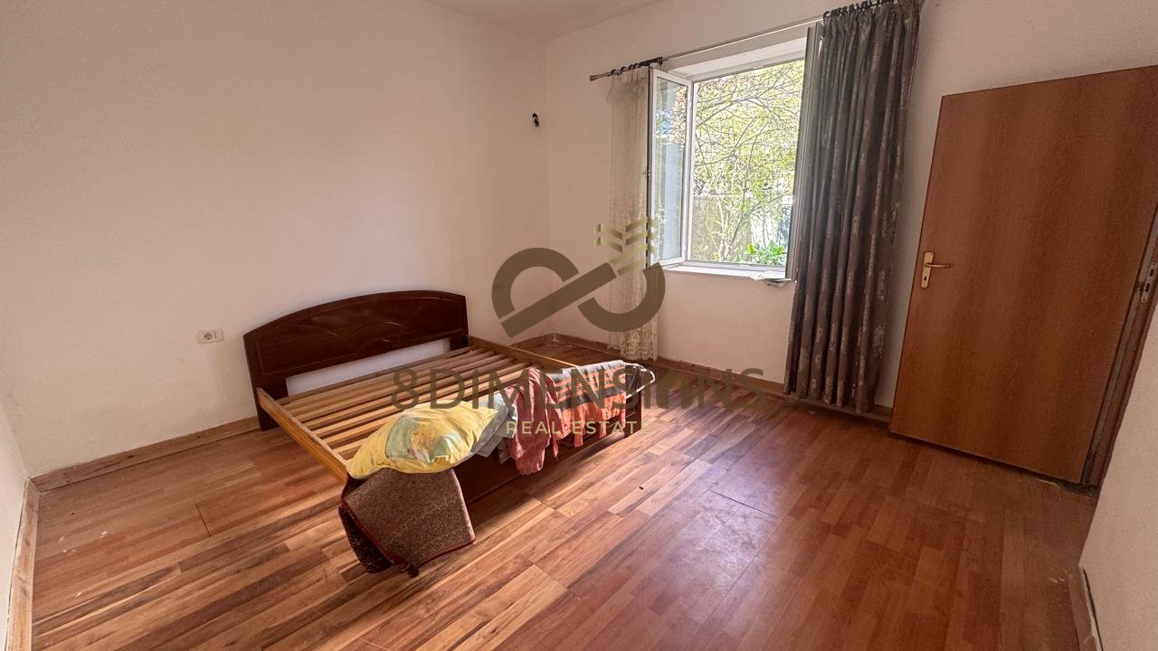 Shtepi private me qera afer Qendres,tek shkolla Lidhja e Prizrenit (D826A-4)