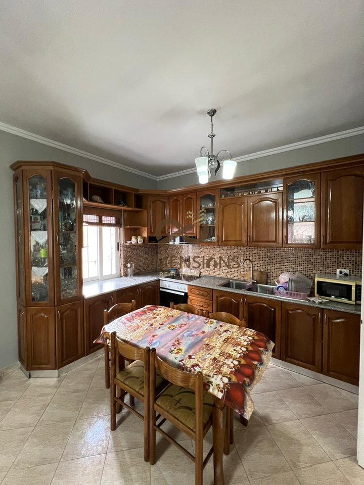 Apartament me qera 2+1 tek Pallatet Cabej,Yzberisht