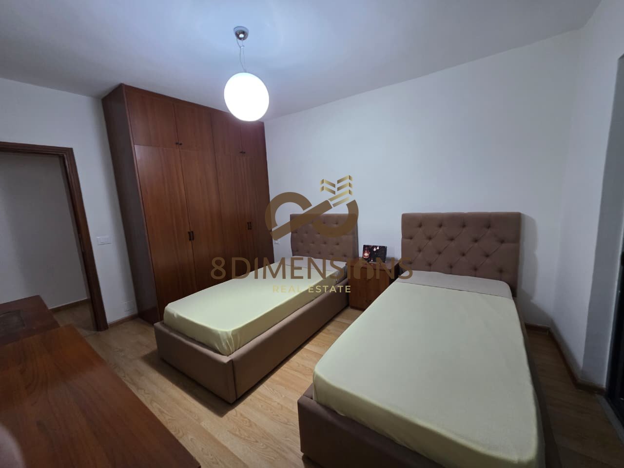 Jepet me qera apartament 4+1 tek rrugen Mine Peza, me siperfaqe  120 m2