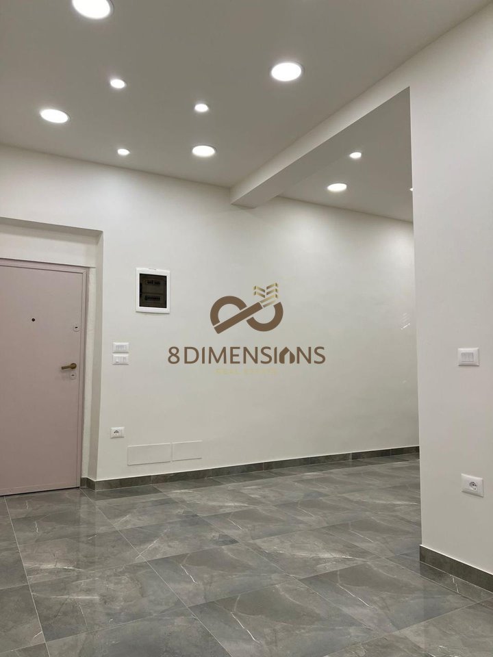 OKAZIONNN Shitet Dyqan prane Stadiumit Dinamo (D815Z-1)