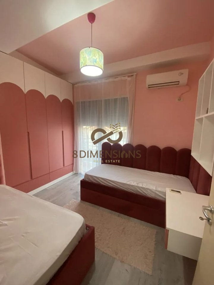 Apartment for rent 2+1+2 balconies on Qemal Stafa street near the Foreign Languages Center Linkoln