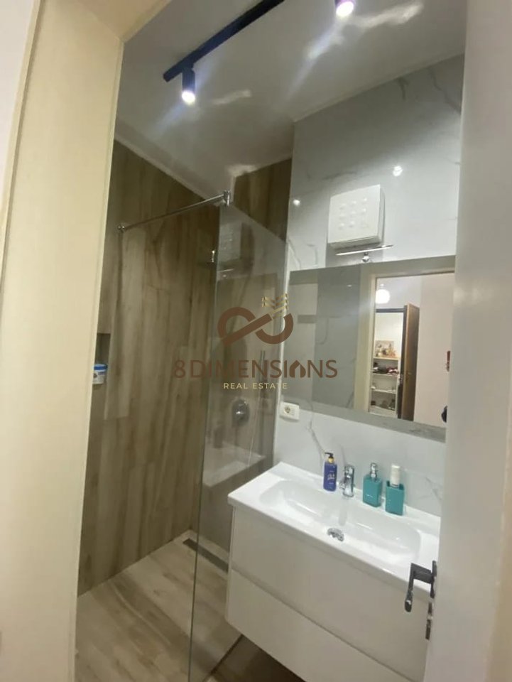 Apartment for rent 2+1+2 balconies on Qemal Stafa street near the Foreign Languages Center Linkoln