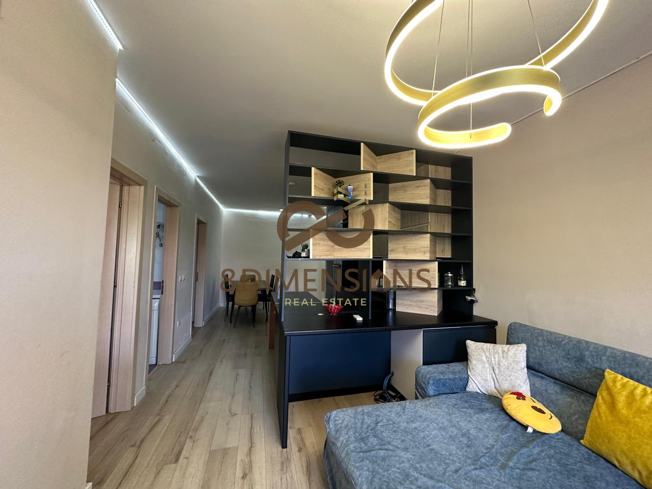 Jepet me qera apartament 2+1+2 Ballkone ne Fresk prane Restorant Qesaraka  (D8242A-70)