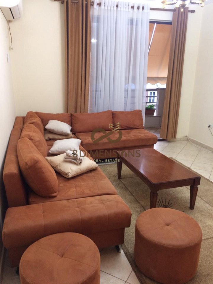 Jepet me qera apartament 3+1+2 tualete +2 ballkone tek Kompleksi PANORAMA (D8243A-7)