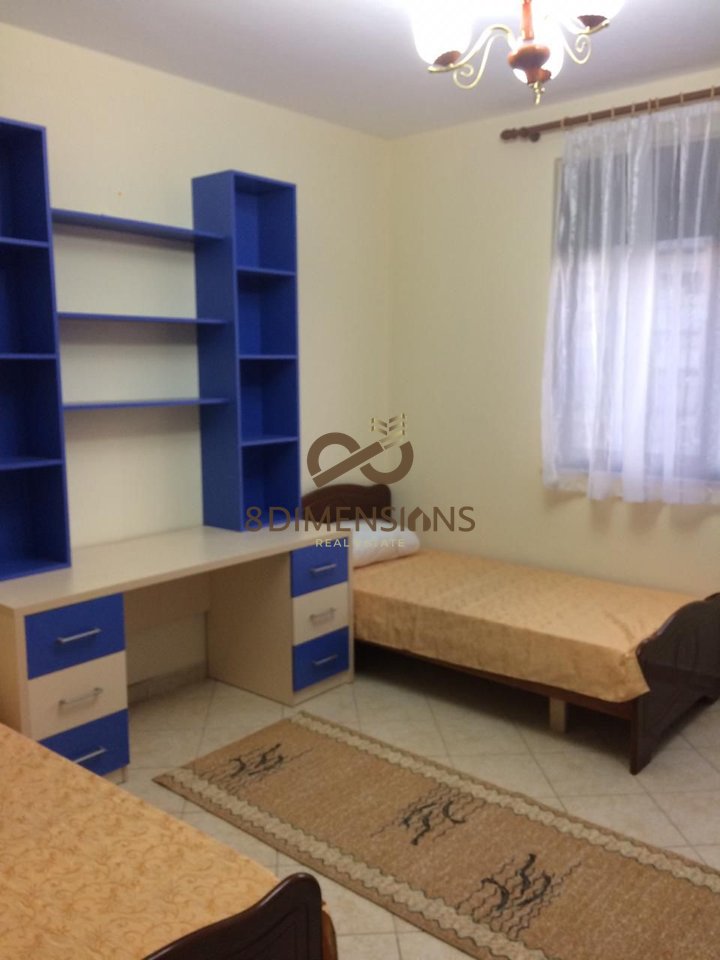 Jepet me qera apartament 3+1+2 tualete +2 ballkone tek Kompleksi PANORAMA (D8243A-7)