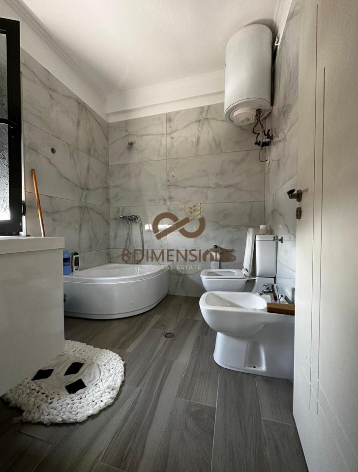 Jepet me qera Garzoniere prane Casa Italia  (D821A-8)