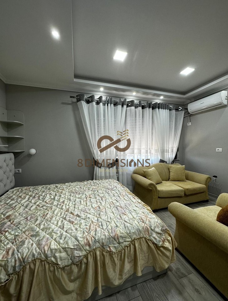 Jepet me qera Garzoniere prane Casa Italia  (D821A-8)