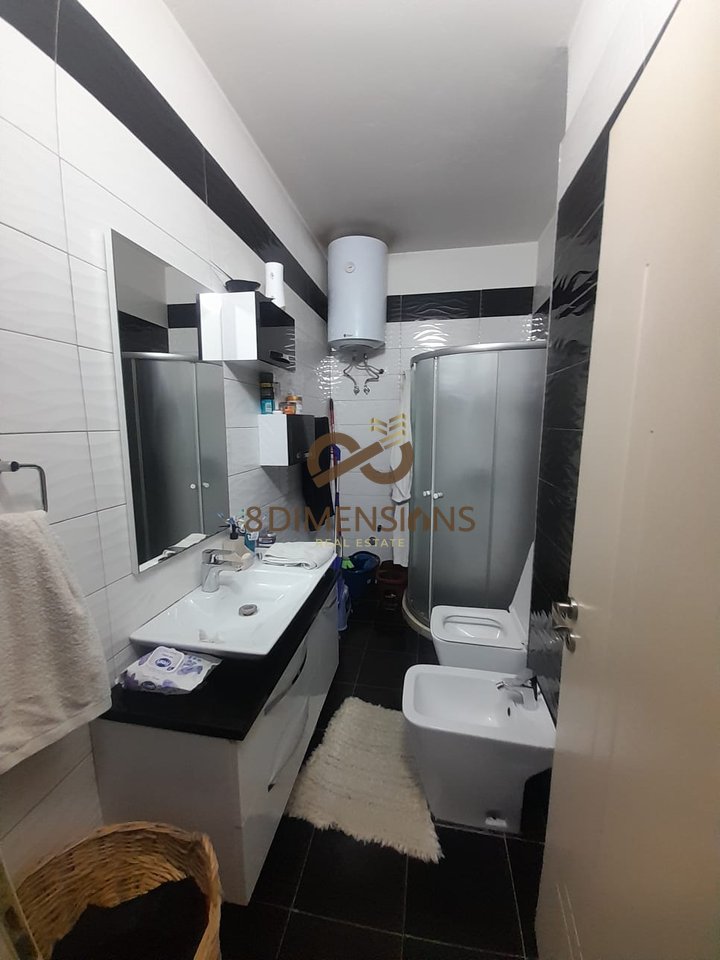 Jepet me qera Apartament 1+1 prane Casa Italia  (D8241A-72)