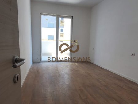 Jepet me qera apartament 1+1+ post parkimi prane Kupoles ne Laprake  (D8241A-82)