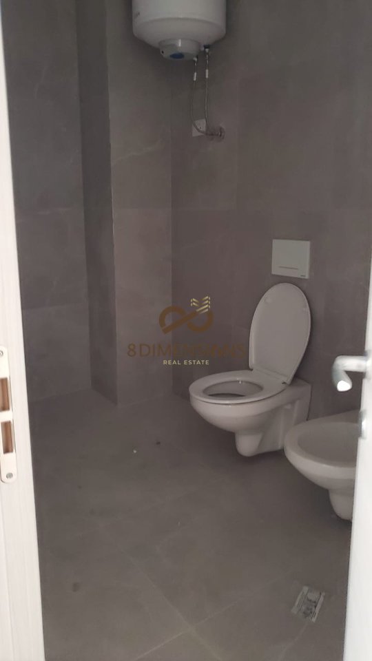 Jepet me qera apartament 1+1+ post parkimi prane Kupoles ne Laprake  (D8241A-82)