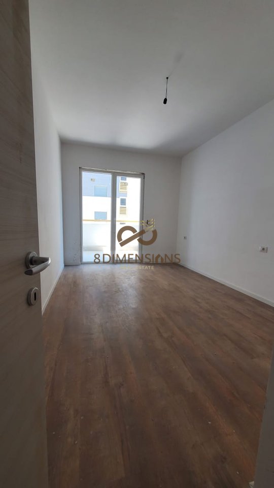 Jepet me qera apartament 1+1+ post parkimi prane Kupoles ne Laprake  (D8241A-82)