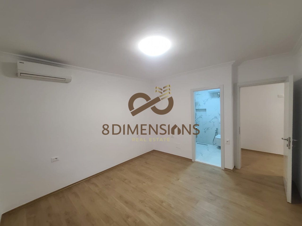 Ambient Premium me qira tek Pazari i Ri (D828Z-5)