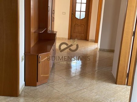 Jepet me qera Apartament 3+1 ne Kinostudio te Rruga Shefqet Kuka  (D8243Z-3)
