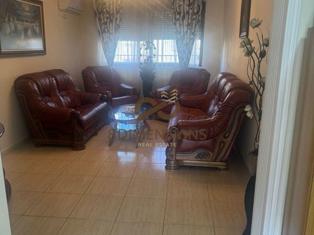 JEPET ME QERA APARTAMENT 1+1+KUZHINE ME VETE NE RRUGEN "KONGRESI I MANASTIRIT"(D8241Z-44)