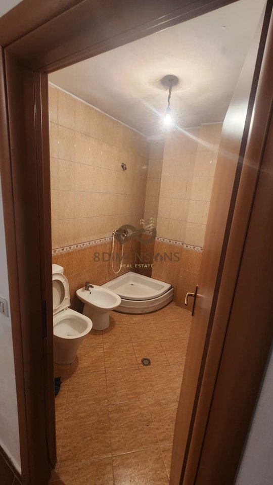 Apartament me qera 2+1 tek Pallati me Shigjeta D8242A-120