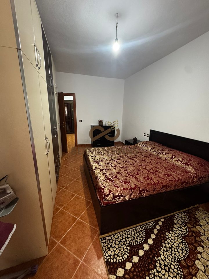 Jepet me qera hyrje 2+1 ne Yzberisht D8242A-121