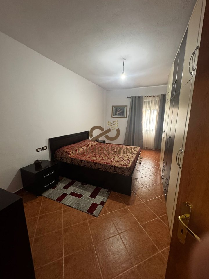 Jepet me qera hyrje 2+1 ne Yzberisht D8242A-121