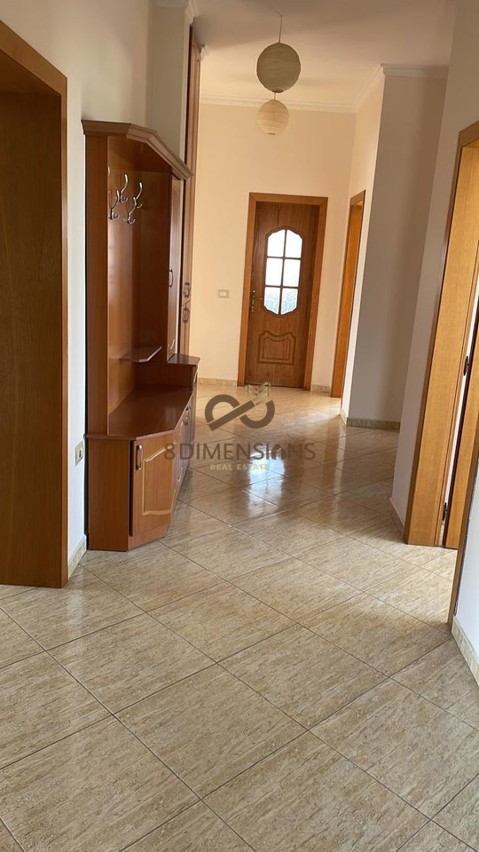 Jepet me qera Apartament 3+1 ne Kinostudio te Rruga Shefqet Kuka  (D8243Z-3)