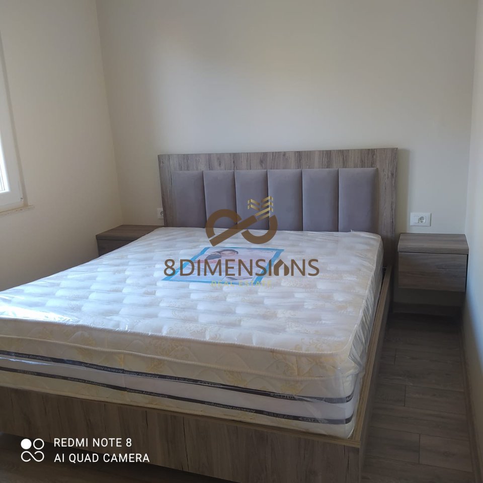 JEPET ME QERA APARTAMENT 1+1 NE SHKOZE PRANE ISH UZINES SE AUTOTRAKTOREVE (D8241A-126)