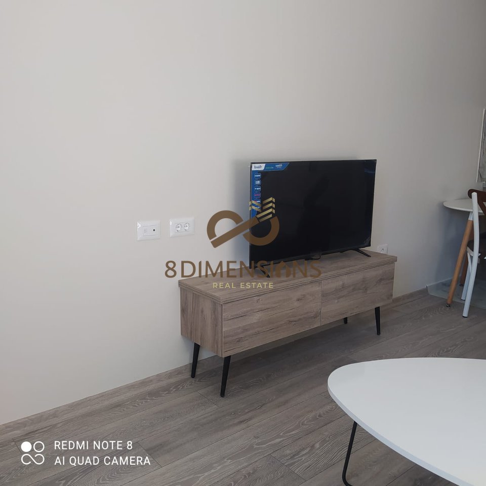 JEPET ME QERA APARTAMENT 1+1 NE SHKOZE PRANE ISH UZINES SE AUTOTRAKTOREVE (D8241A-126)