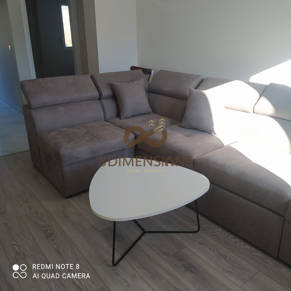JEPET ME QERA APARTAMENT 1+1 NE SHKOZE PRANE ISH UZINES SE AUTOTRAKTOREVE (D8241A-126)
