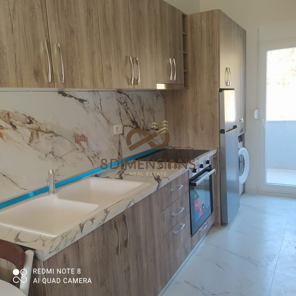 JEPET ME QERA APARTAMENT 1+1 NE SHKOZE PRANE ISH UZINES SE AUTOTRAKTOREVE (D8241A-126)