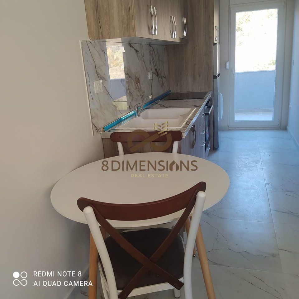JEPET ME QERA APARTAMENT 1+1 NE SHKOZE PRANE ISH UZINES SE AUTOTRAKTOREVE (D8241A-126)