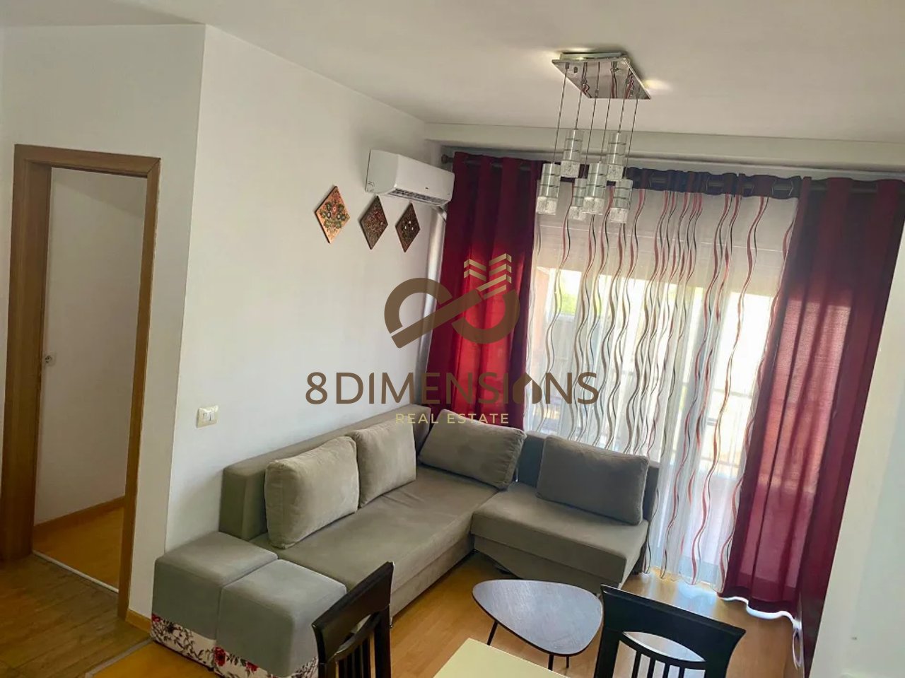 Jepet me qera Apartament 1+1 ne Xhamllik prane Spar (D8241A-131)