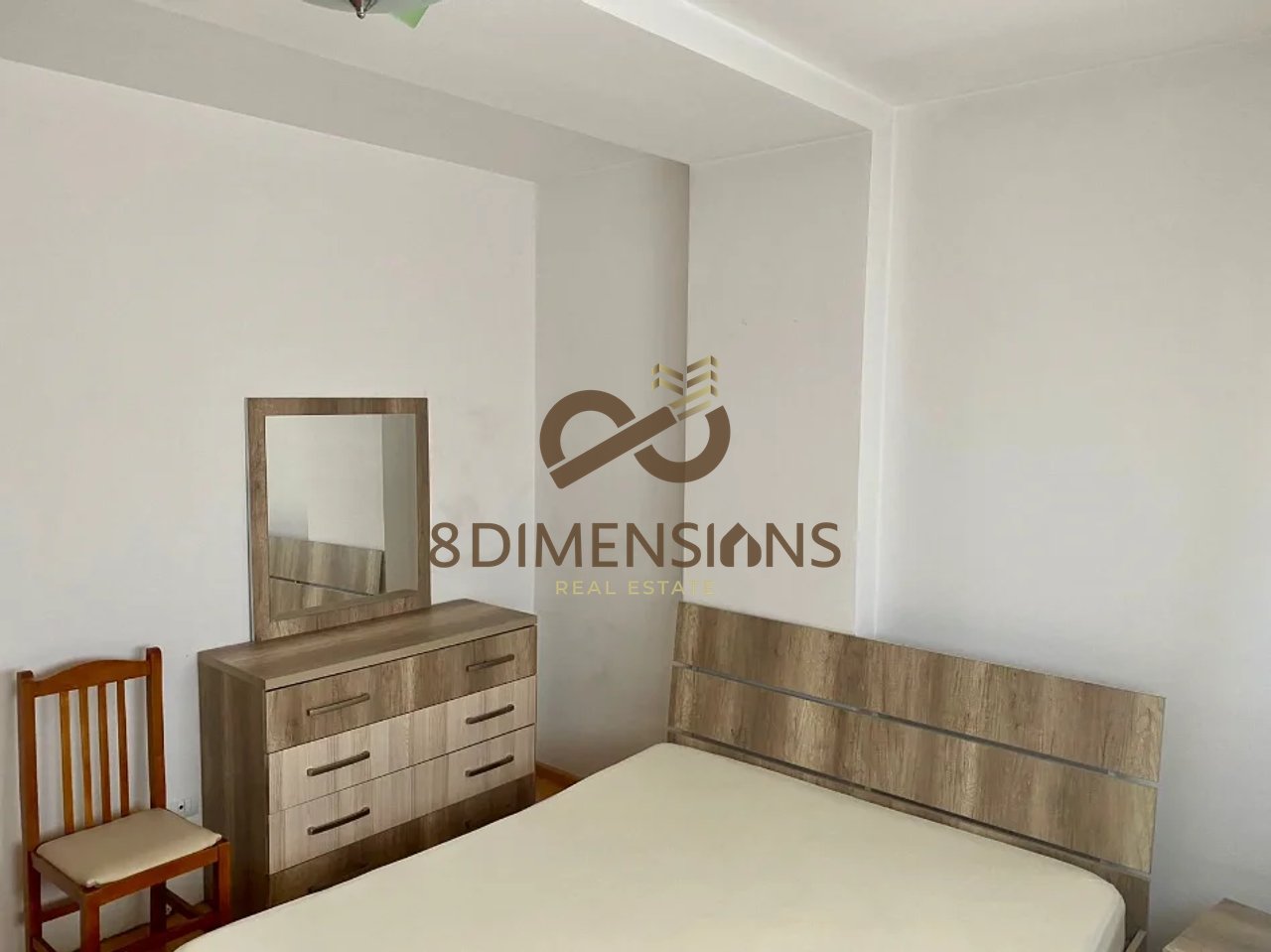 Jepet me qera Apartament 1+1 ne Xhamllik prane Spar (D8241A-131)