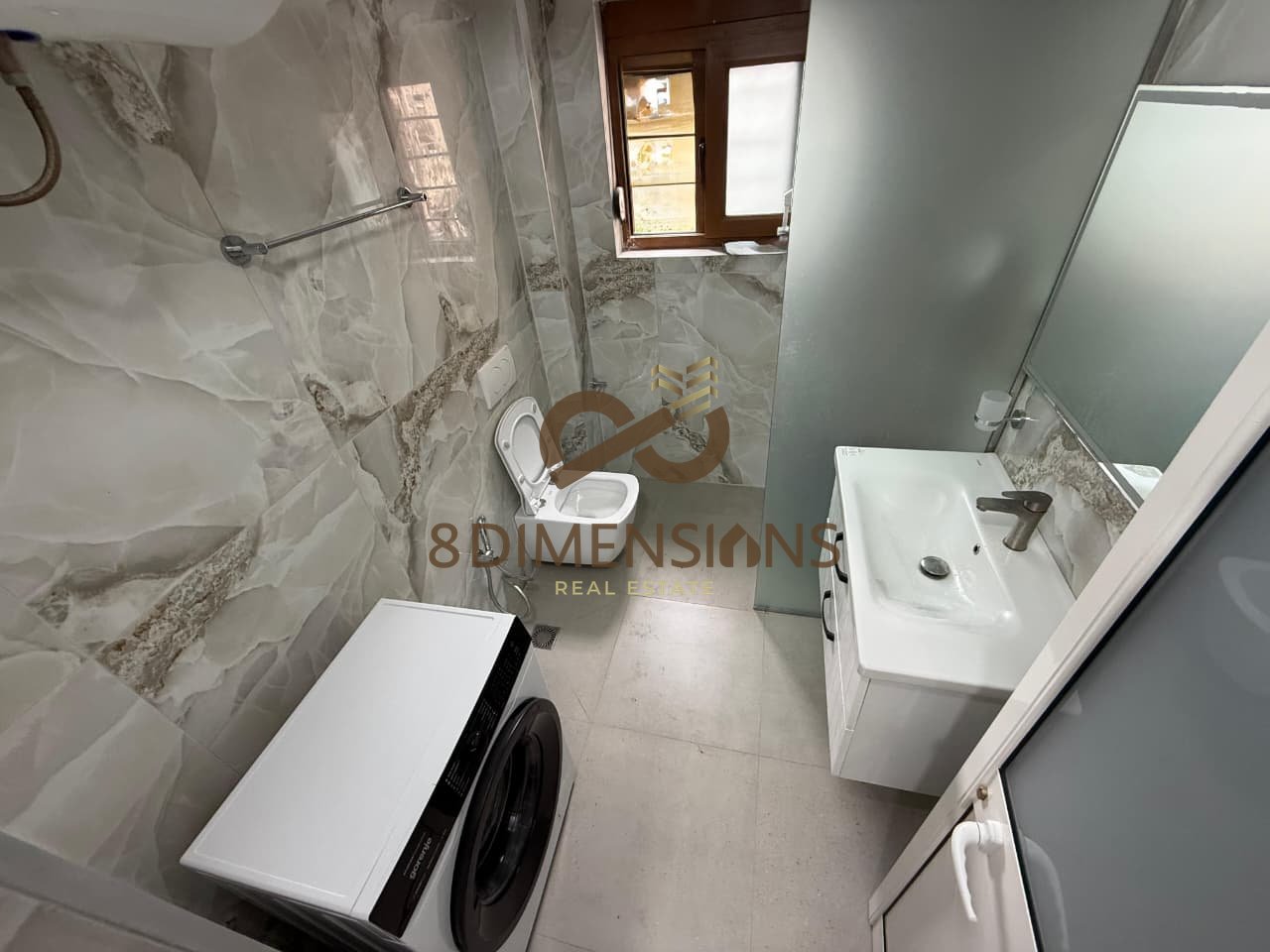 JEPET ME QERA SUPER APARTAMENT 2+1 NE VASIL SHANTO ME MOBILIM TE PAPERDORUR ASNJEHERE (D8242Z-11)