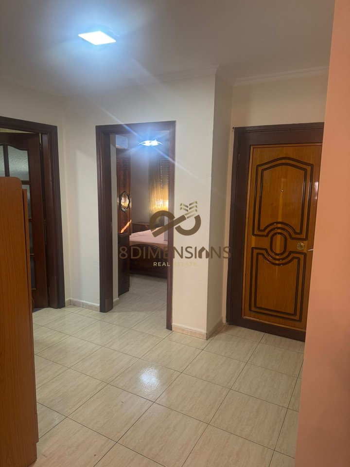 JEPET ME QERA APARTAMENT 1+1+KUZHINE ME VETE NE RRUGEN "KONGRESI I MANASTIRIT"(D8241Z-44)