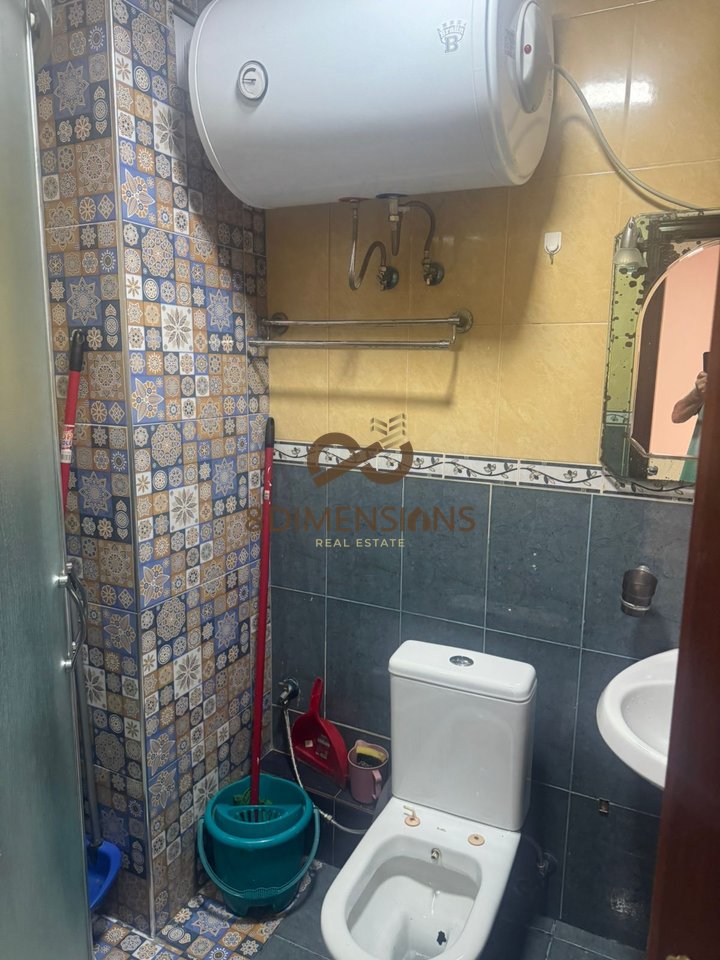 JEPET ME QERA APARTAMENT 1+1+KUZHINE ME VETE NE RRUGEN "KONGRESI I MANASTIRIT"(D8241Z-44)