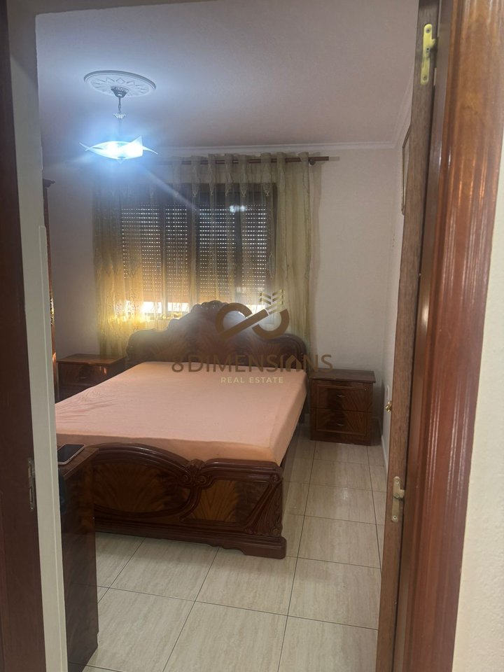 JEPET ME QERA APARTAMENT 1+1+KUZHINE ME VETE NE RRUGEN "KONGRESI I MANASTIRIT"(D8241Z-44)