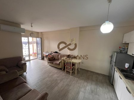 Shitet Apartament 2+1 ne Rrugen Teodor Keko Afer Hotel Marinaj  (D8142A-74)