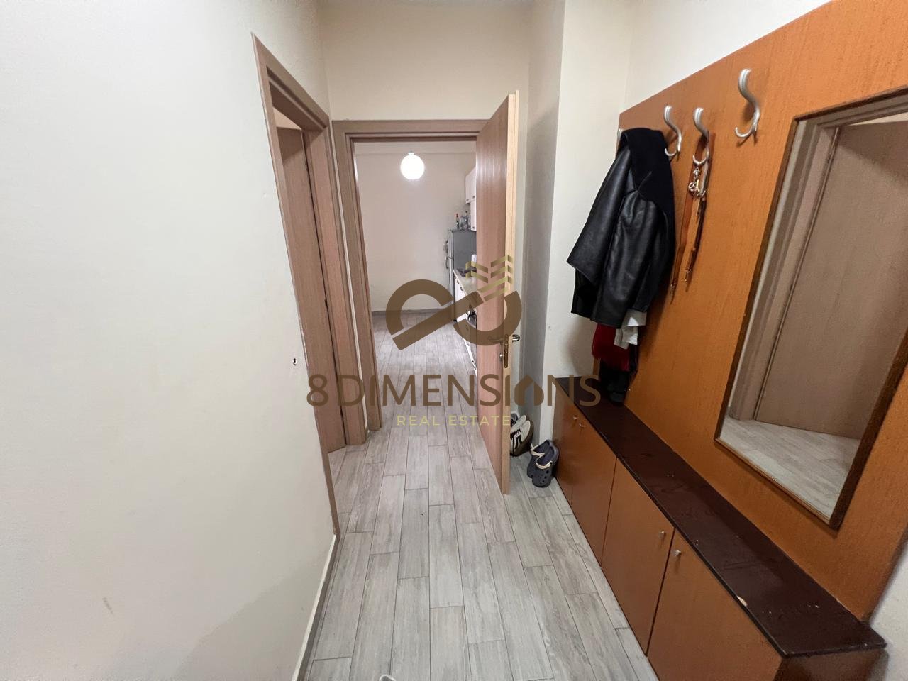 Shitet Apartament 2+1 ne Rrugen Teodor Keko Afer Hotel Marinaj  (D8142A-74)
